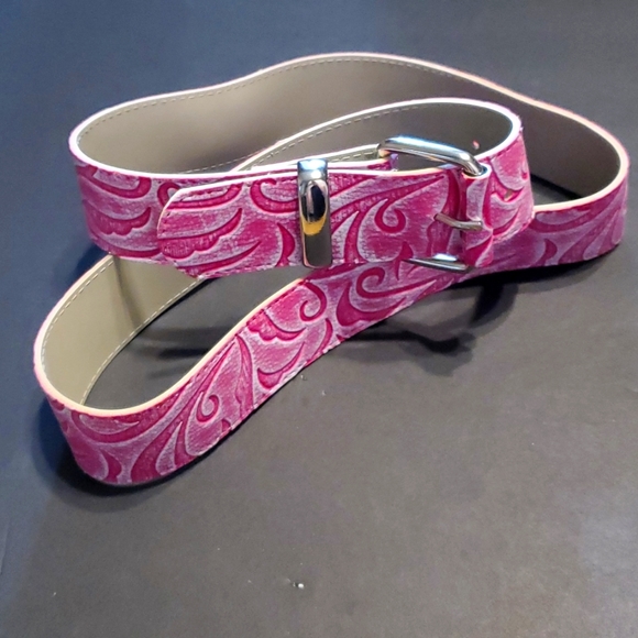 BNWOT Woman/Girls belt pink white abstract design. - Picture 1 of 5